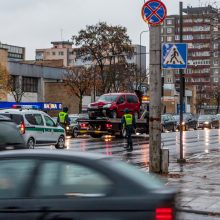 Kaune vėl pasipylė avarijos, nukentėjo vyras