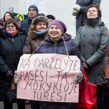 Vilniuje – mitingas dėl mokytojų algų, socialiniuose tinkluose verda aistros