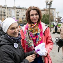 Prie Seimo susirinkę onkologiniai ligoniai priminė: vėžys – ne sloga