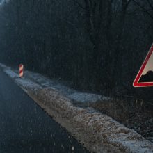 Kelininkai: rajoniniuose keliuose yra slidžių ruožų