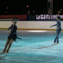 Sostinės Lukiškių aikštėje atidaryta ledo čiuožykla