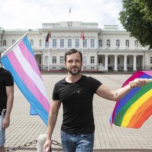 LGBT bendruomenė paragino prezidentą įsisegti vaivorykštės spalvų ženklelį