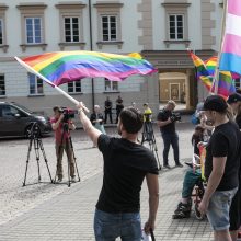 LGBT bendruomenė paragino prezidentą įsisegti vaivorykštės spalvų ženklelį