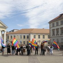 LGBT bendruomenė paragino prezidentą įsisegti vaivorykštės spalvų ženklelį