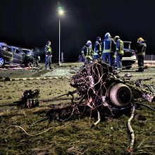 Kai kurios tragiškos kaktomušos mįslės įmintos: jau aišku, kas vairavo „Mercedes-Benz“ 