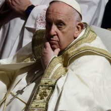Po ligos grįžęs popiežius turėtų dalyvauti Velykų mišiose