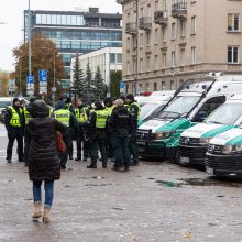 Tūkstantinis mitingas dėl NT mokesčio: uždaromas vienas iš Seimo įėjimų