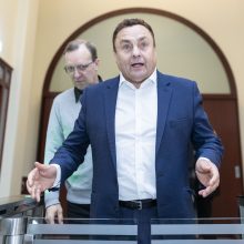 KT pradėjo nagrinėti apkaltos P. Gražuliui bylą dėl jo balsavimo už kitą Seimo narį
