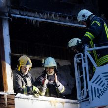 Ant žemės nuleistas Viršuliškėse žuvusio suaugusiojo kūnas, vaiko ištraukimas užtruks