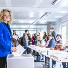 Lietuvoje prasideda balsavimas iš anksto renkant prezidentą, pilietybės referendume