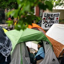 JAV policija išvaikė propalestinietišką stovyklą viename universitete, sulaikė 100 žmonių