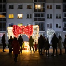 Jonavoje įžiebta žaliaskarė ir eglučių miestelis