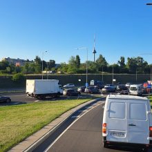 Vilniaus gatvėse – chaosas: automobiliai stringa ilgose spūstyse
