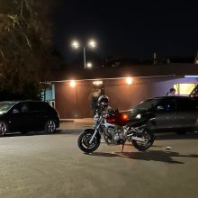 Prie Kauno pilies – konfliktas: BMW „piešė saules“ ir kliudė motociklą