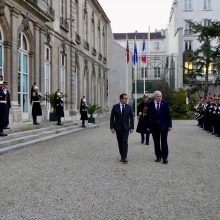 KAM: su Prancūzija susitarta dėl haubicų įsigijimo