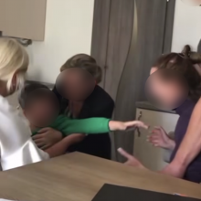 Drama: plinta vaizdo įrašas, kaip iš mamos paimamas vaikas 