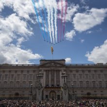 Britanijoje iškilmingai švenčiamas karalienės Elizabeth II oficialusis gimtadienis