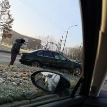 Kaune nesisekė BMW vairuotojams: vienas rėžėsi į medį