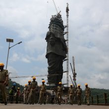 Į rinkimų mūšį Indijos politikai siunčia mirusius patriarchus