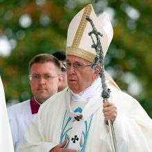Popiežius Agluonoje prašo latvių aukotis kitų labui