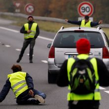 Per protestus Prancūzijoje nukentėjo apie 50 žmonių