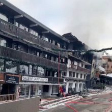 Prancūzijos slidinėjimo kurorte kilo didelis gaisras, yra žuvusiųjų