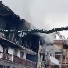 Prancūzijos slidinėjimo kurorte kilo didelis gaisras, yra žuvusiųjų