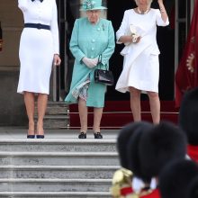 Karalienė Elizabeth II pasitiko D. Trumpą Bakingamo rūmuose