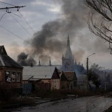 Rusija tęsia veiksmus Rytų Ukrainoje: V. Zelenskis teigia, kad Bachmutas sunaikintas