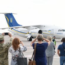 Rusijos ir Ukrainos lėktuvai paleidžiamus kalinius atskraidino į Maskvą ir Kijevą