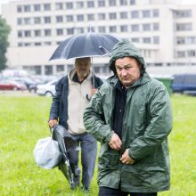 Šeimų sąjūdžio mitinge – ir Seimo nariai: protestuotojai piktinosi valdžios sprendimais