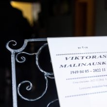 Legendinis dainininkas V. Malinauskas išlydėtas į paskutinę kelionę