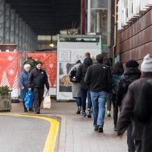 Karštinė prieš šventes: tautiečiai plūsta į prekybos centrus, gatvėse – didžiulės spūstys