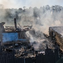 Vilniaus rajone degė trys pastatai: liepsnas malšino gausios ugniagesių pajėgos