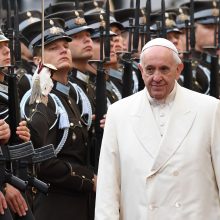 Popiežius Agluonoje prašo latvių aukotis kitų labui