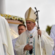 Popiežius Agluonoje prašo latvių aukotis kitų labui