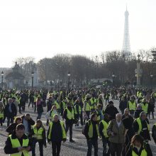 Per protestus Prancūzijoje nukentėjo apie 50 žmonių