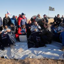 JAE, JAV ir Rusijos astronautai iš TKS sėkmingai grįžo į Žemę