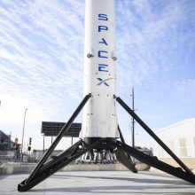 „SpaceX“ raketa iškėlė į orbitą 51 palydovą