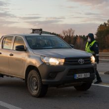 Lietuvoje apribotas žmonių judėjimas, policija įrengė 300 postų