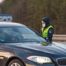 Lietuvoje apribotas žmonių judėjimas, policija įrengė 300 postų