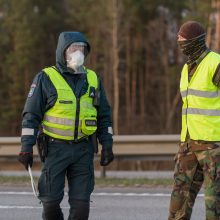 Lietuvoje apribotas žmonių judėjimas, policija įrengė 300 postų