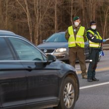 Lietuvoje apribotas žmonių judėjimas, policija įrengė 300 postų