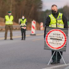 Lietuvoje apribotas žmonių judėjimas, policija įrengė 300 postų