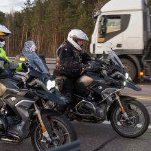 Lietuvoje apribotas žmonių judėjimas, policija įrengė 300 postų