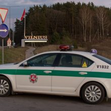 Lietuvoje apribotas žmonių judėjimas, policija įrengė 300 postų