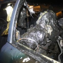 Sostinėje pleškėjo BMW: policija pradėjo tyrimą dėl padegimo