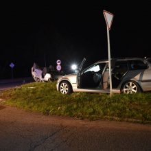 Prienuose – tragiška avarija: žuvo BMW keleivė, dar du žmonės sužaloti