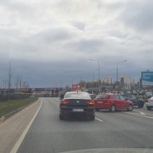 Judrioje sostinės gatvėje sustabdytas eismas