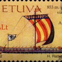 Filatelija: vikingų ir Apuolės gynėjų mūšiui skirtas Lietuvoje 2002 m. išleistas pašto ženklas.